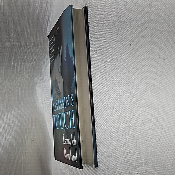 3/$20 The Assassin's Touch: Sano Ichiro Novel - Picture 6 of 9